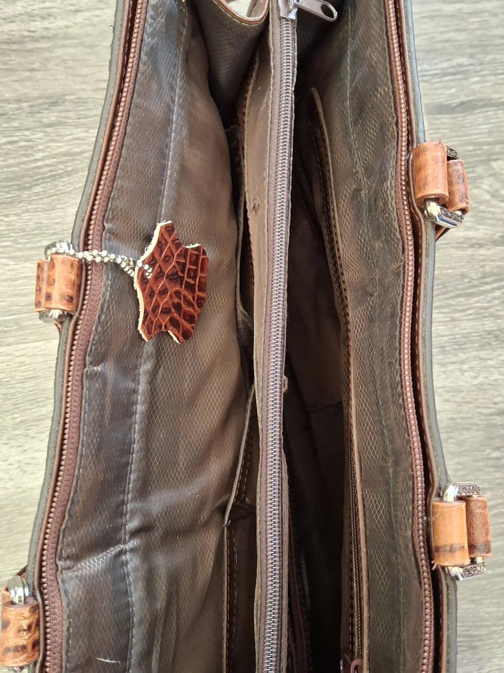 VTG MC Croc-Embossed Brown Leather Breifcase with Dark Trim And Silver Heart - Picture 16 of 16